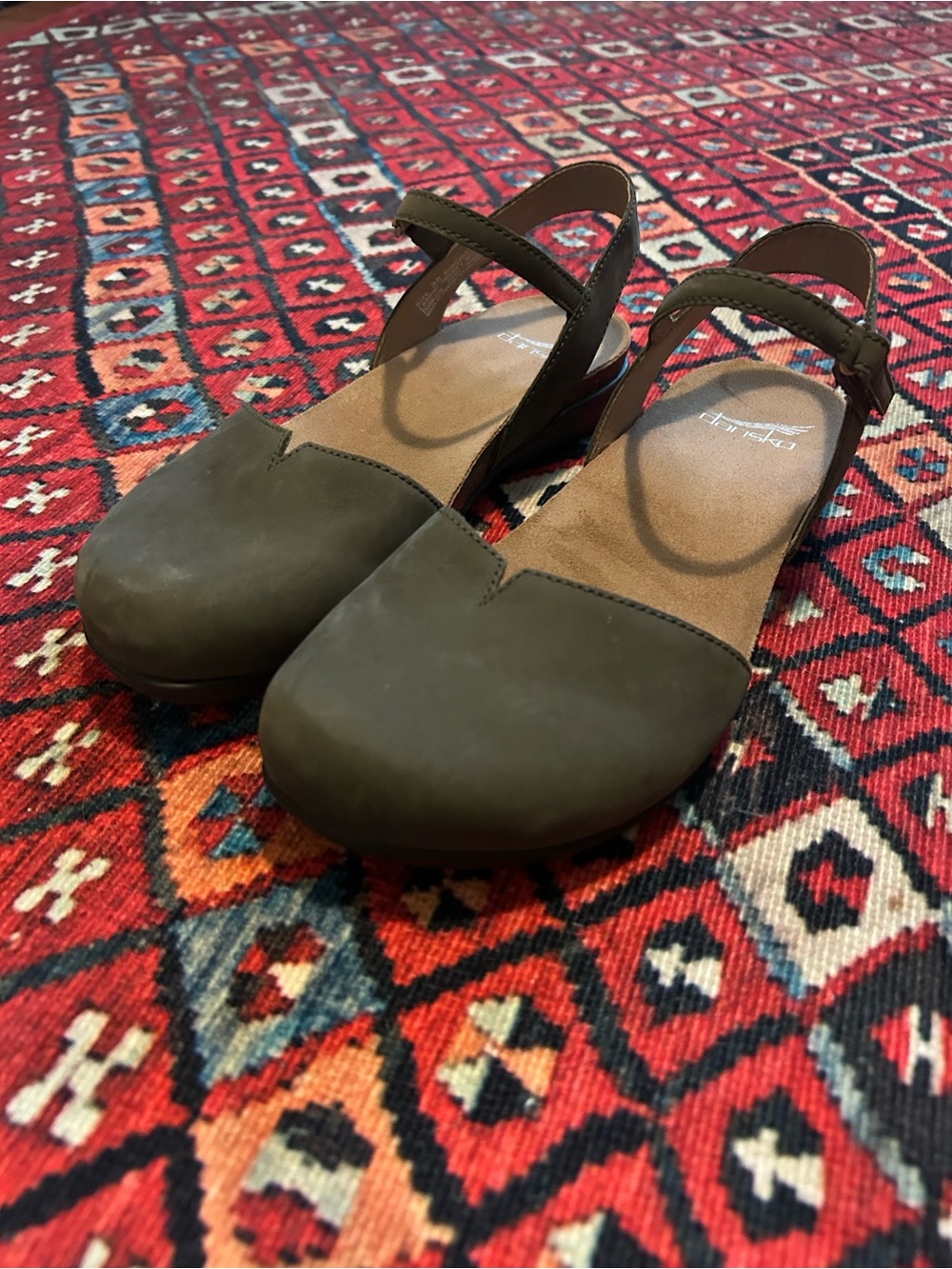 Dansko Women's Rowan sandal Ivy Milled Nubuck 38